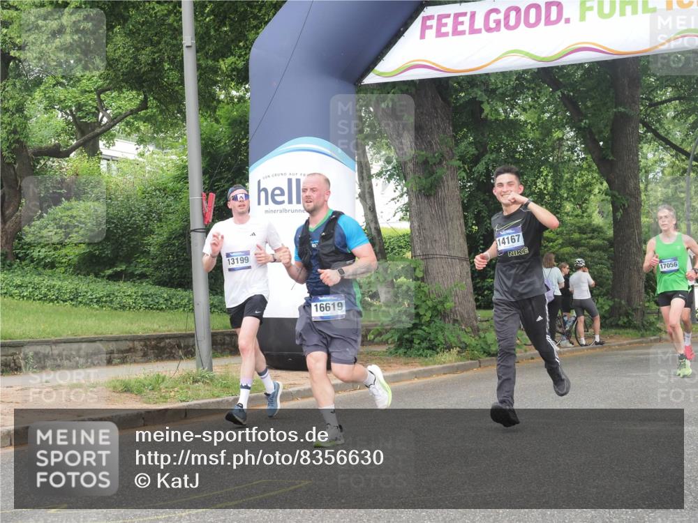 29.06.2025 - hella hamburg halbmarathon KatJ http://msf.ph/oto/8356630 29.06.2025 10:22:00 Zwischen KM18-KM19 1707, 1990 meine-sportfotos.de