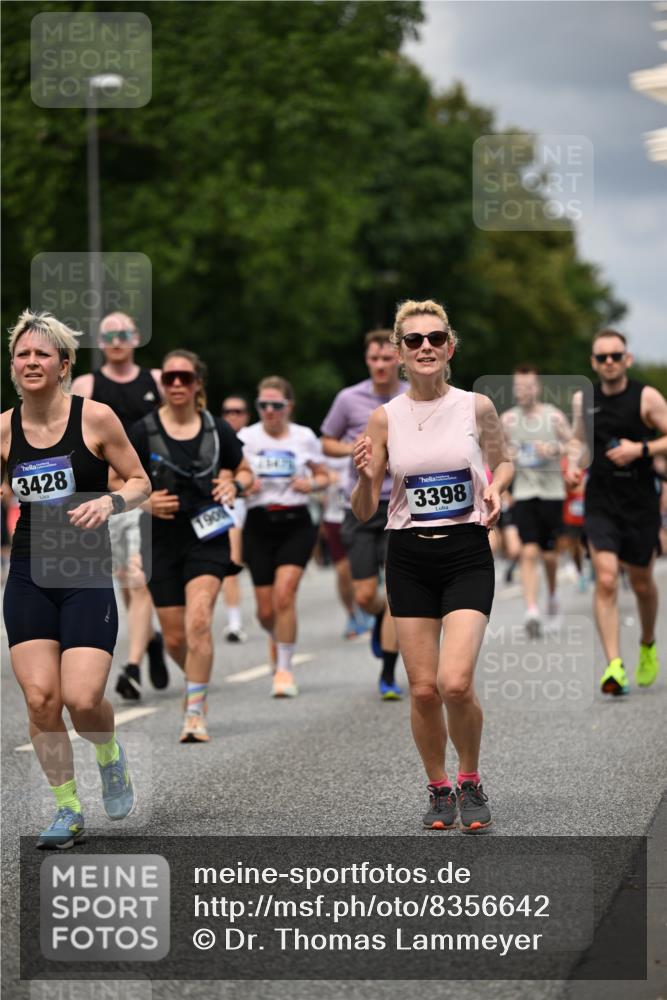 29.06.2025 - hella hamburg halbmarathon Dr. Thomas Lammeyer http://msf.ph/oto/8356642 29.06.2025 10:41:11 Kennedybrücke 56, 1118, 1253, 1488, 1490, 1597, 1948, 1952, 2072, 2552, 2811, 3165, 3398, 3428, 3714, 3873, 3895, 5560, 5786, 5789, 6359, 6804, 7202, 7235, 7632, 7707, 7773, 7823, 8257, 8258, 8315, 8936, 8937, 9806, 9918, 10024, 10112, 10123, 10862 meine-sportfotos.de