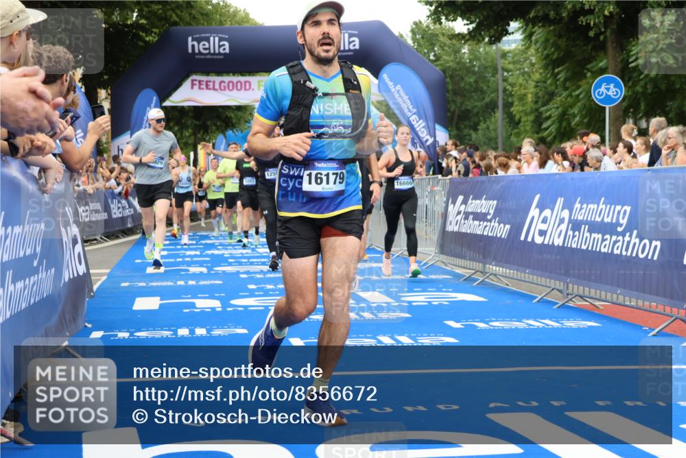 29.06.2025 - hella hamburg halbmarathon Strokosch-Dieckow http://msf.ph/oto/8356672 29.06.2025 10:52:03 Ziel 1482, 2397, 2595, 4033, 5093, 5336, 5378, 6390, 6897, 7130, 7409, 7724, 7732, 8413, 8977, 9082, 10057, 12580, 13726, 14248, 15356, 15506, 15829, 16179, 16320, 16666, 17033, 17978, 18801, 18869 meine-sportfotos.de
