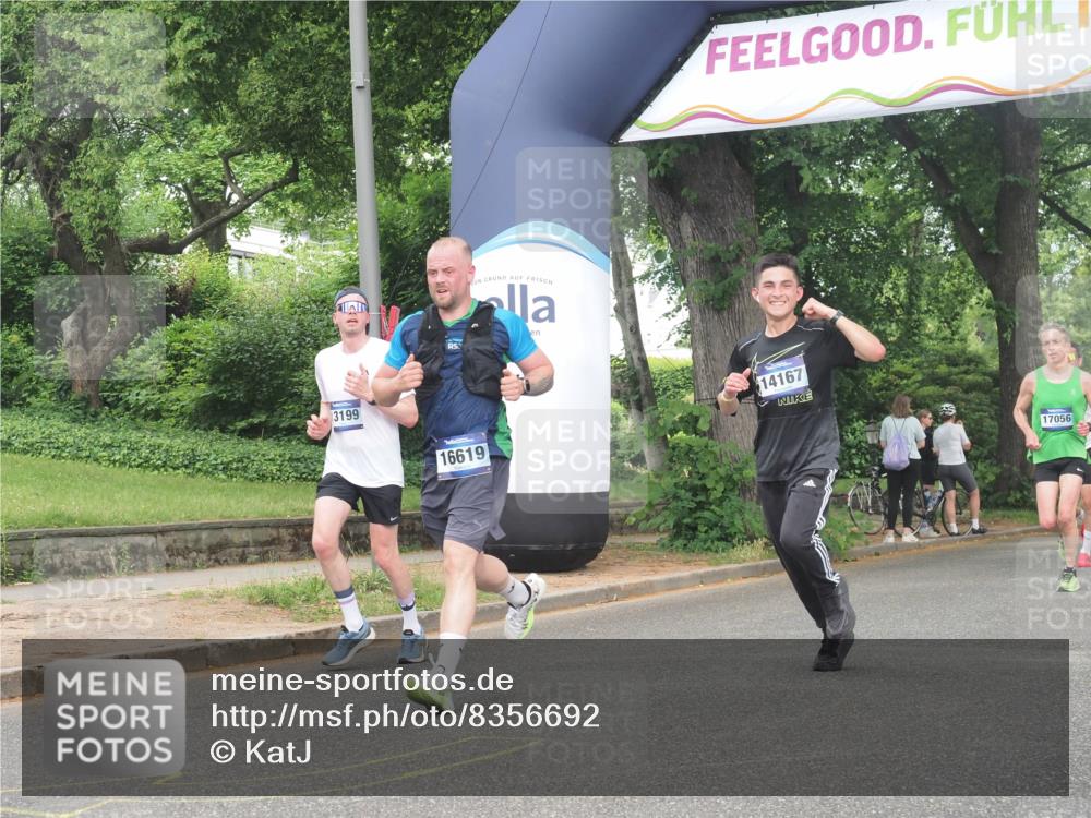 29.06.2025 - hella hamburg halbmarathon KatJ http://msf.ph/oto/8356692 29.06.2025 10:22:01 Zwischen KM18-KM19 1707, 1990 meine-sportfotos.de