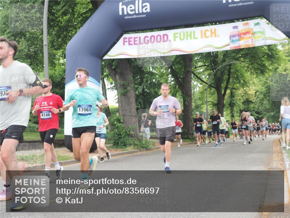 29.06.2025 - hella hamburg halbmarathon KatJ http://msf.ph/oto/8356697 29.06.2025 10:51:57 Zwischen KM18-KM19 1526, 4146, 5742, 0000, 6462, 7935 meine-sportfotos.de