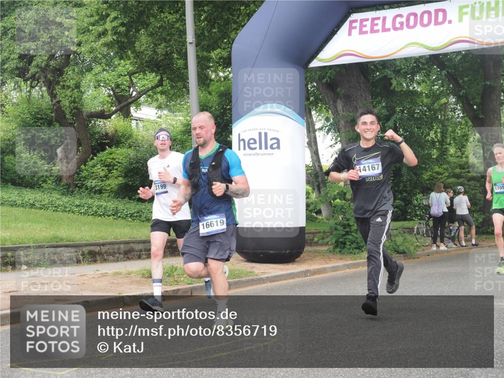 29.06.2025 - hella hamburg halbmarathon KatJ http://msf.ph/oto/8356719 29.06.2025 10:22:01 Zwischen KM18-KM19 1707, 1990 meine-sportfotos.de