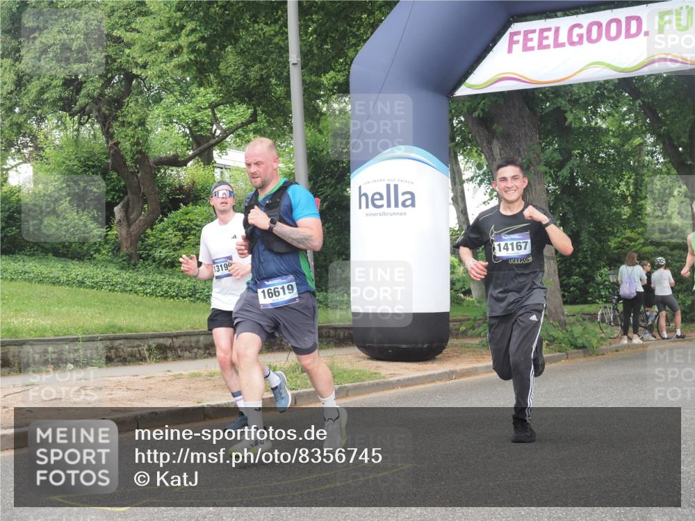 29.06.2025 - hella hamburg halbmarathon KatJ http://msf.ph/oto/8356745 29.06.2025 10:22:01 Zwischen KM18-KM19 1707, 1990 meine-sportfotos.de