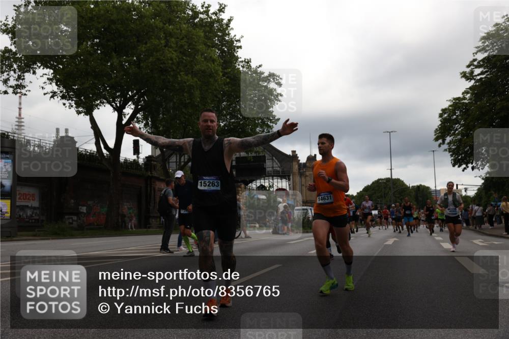 29.06.2025 - hella hamburg halbmarathon Yannick Fuchs http://msf.ph/oto/8356765 29.06.2025 10:53:04 20KM 1285, 1642, 1946, 1951, 2006, 2027, 2348, 2584, 2677, 2855, 2957, 2978, 3181, 3983, 4088, 4592, 5084, 5347, 5633, 6202, 6208, 6636, 6997, 7031, 7223, 7476, 8290, 8929, 9655, 10036, 10759, 10943, 11938, 12633, 13407, 13583, 14375, 14631, 14902, 14914, 15232, 15240, 15263, 15284, 15824, 16160, 16341, 16563, 16910, 17017, 17346, 17503, 17630, 18112, 18153, 18232, 18266, 18327, 18730, 18954, 19015, 19160 meine-sportfotos.de