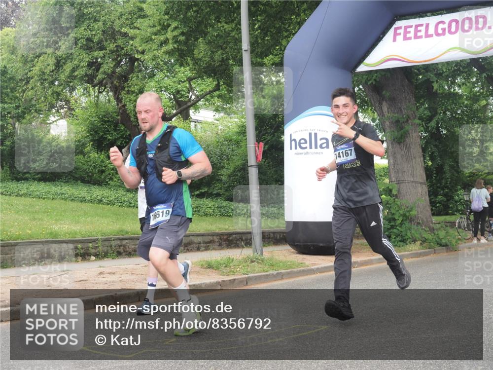 29.06.2025 - hella hamburg halbmarathon KatJ http://msf.ph/oto/8356792 29.06.2025 10:22:01 Zwischen KM18-KM19 1707, 1990 meine-sportfotos.de