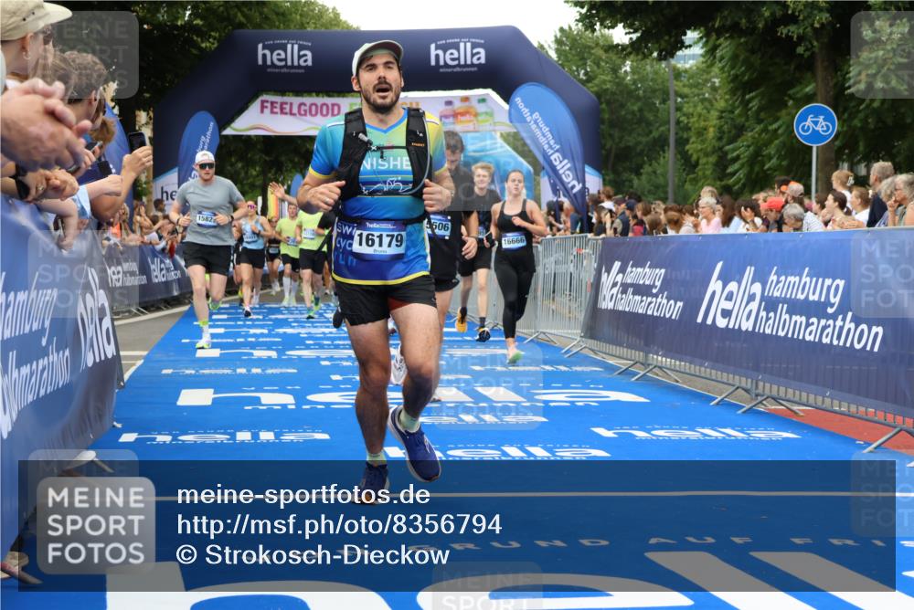 29.06.2025 - hella hamburg halbmarathon Strokosch-Dieckow http://msf.ph/oto/8356794 29.06.2025 10:52:03 Ziel 1482, 2397, 2595, 4033, 5093, 5336, 5378, 6390, 6897, 7130, 7409, 7724, 7732, 8413, 8977, 9082, 10057, 12580, 13726, 14248, 15356, 15506, 15829, 16179, 16320, 16666, 17033, 17978, 18801, 18869 meine-sportfotos.de