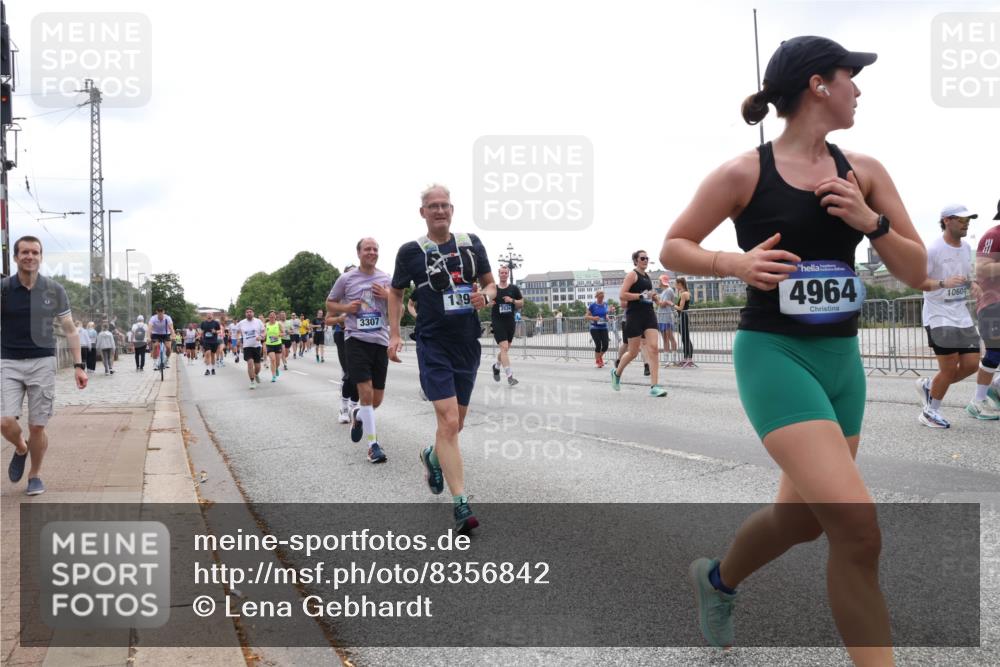 29.06.2025 - hella hamburg halbmarathon Lena Gebhardt http://msf.ph/oto/8356842 29.06.2025 10:39:02 Lombardsbrücke 3307, 139, 2534, 4964, 10604, 56, 1232, 1390, 1451, 1760, 1856, 2092, 2524, 2534, 2571, 2574, 2576, 2660, 2693, 2843, 2893, 2998, 3216, 3275, 3307, 3323, 3726, 3727, 3745, 3927, 4028, 4257, 4259, 4260, 4316, 4320, 4410, 4523, 4659, 4882, 4964, 5913, 6062, 6112, 6611, 6695, 6696, 6875, 7148, 7263, 7341, 7506, 7589, 7815, 7849, 8243, 8367, 8457, 8783, 9420, 9446, 9708, 9974, 9977, 10001, 10072, 10315, 10516, 10554, 13060 meine-sportfotos.de