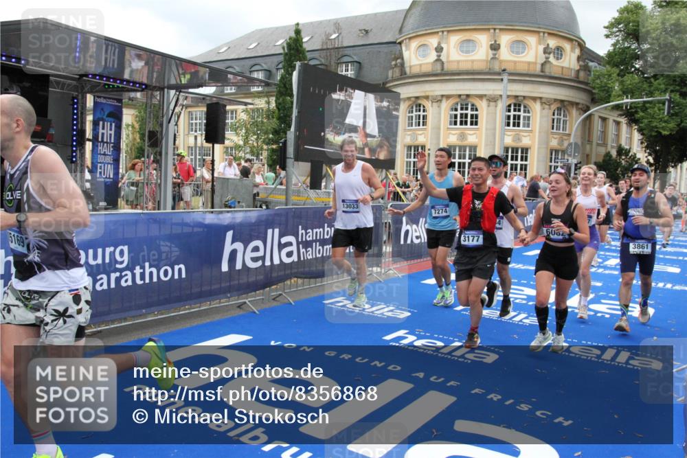 29.06.2025 - hella hamburg halbmarathon Michael Strokosch http://msf.ph/oto/8356868 29.06.2025 10:54:20 Ziel 1267, 3103, 3177, 3861, 3898, 6082, 6084, 6443, 7274, 8223, 11430, 12213, 13033, 13289, 13803, 15169, 15946, 16527, 16574, 16750, 16780, 16879, 17087, 17698, 18268 meine-sportfotos.de