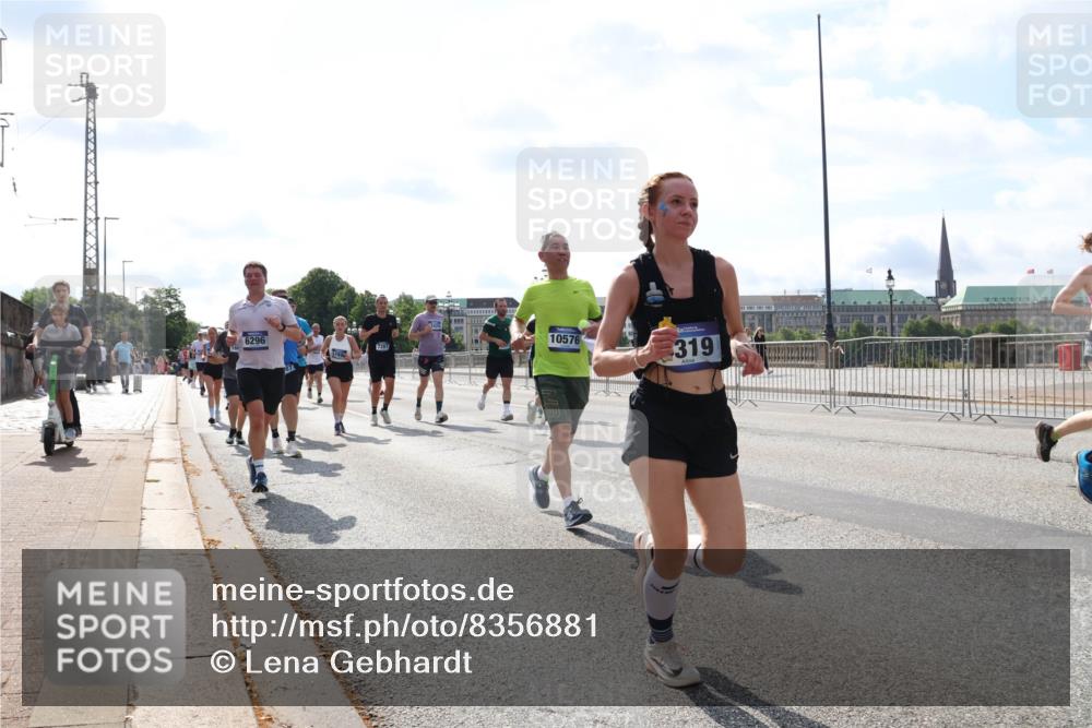 29.06.2025 - hella hamburg halbmarathon Lena Gebhardt http://msf.ph/oto/8356881 29.06.2025 10:01:25 Lombardsbrücke 0000, 7287, 345, 10576, 319, 1130, 1329, 1387, 1420, 1653, 1722, 1724, 1726, 1729, 2006, 2091, 2167, 2354, 2363, 2490, 2591, 2936, 2957, 3039, 3199, 3425, 3625, 3663, 3740, 4068, 4238, 4249, 4319, 4322, 4370, 4649, 4663, 4708, 5547, 5570, 5675, 6087, 6147, 6281, 0000, 6302, 6487, 6531, 6591, 6835, 6921, 6924, 7287, 7658, 7757, 7759, 7846, 8030, 8045, 8046, 8191, 8326, 8392, 8578, 8691, 8822, 8926, 9932, 10188, 10281, 10301, 10383, 10576, 10915, 11043, 11465 meine-sportfotos.de