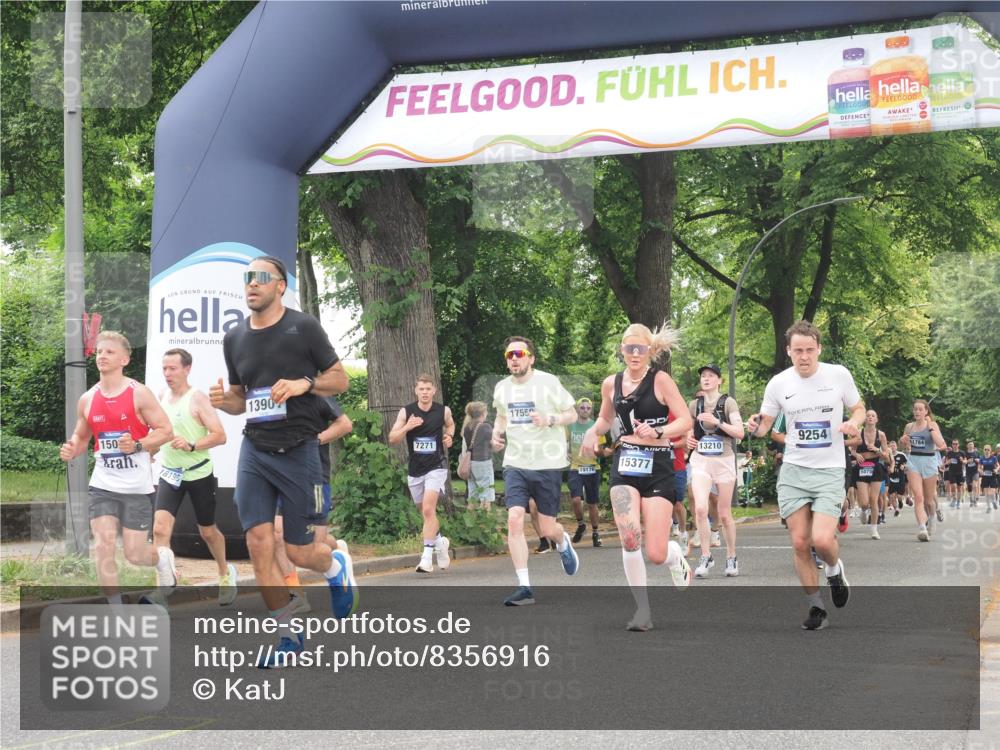 29.06.2025 - hella hamburg halbmarathon KatJ http://msf.ph/oto/8356916 29.06.2025 10:52:02 Zwischen KM18-KM19 1526, 4146, 4613, 7271, 7935 meine-sportfotos.de