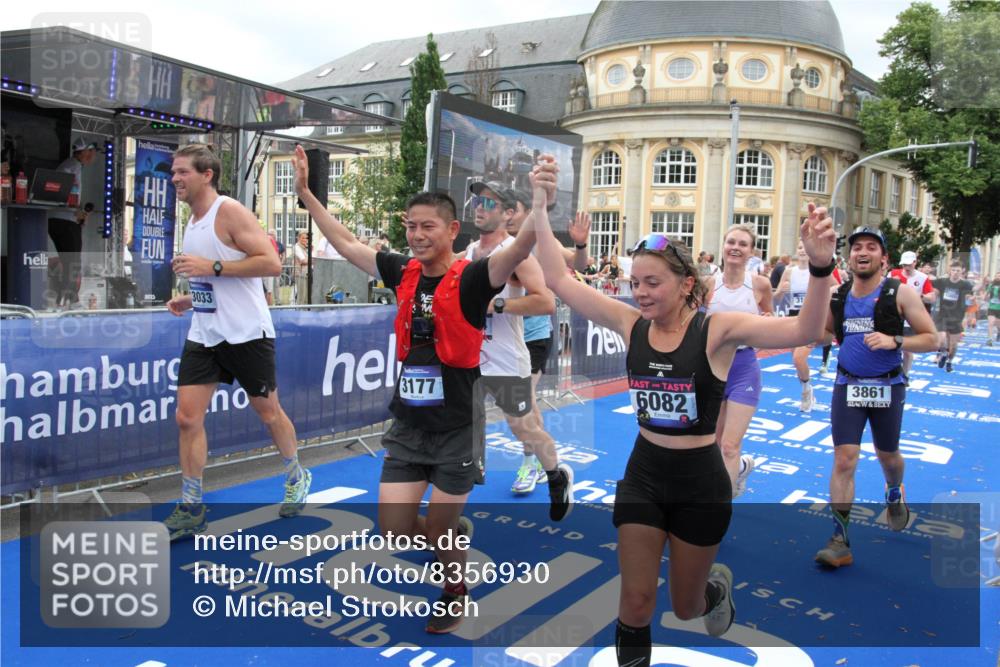 29.06.2025 - hella hamburg halbmarathon Michael Strokosch http://msf.ph/oto/8356930 29.06.2025 10:54:21 Ziel 1267, 3103, 3177, 3861, 6082, 6084, 6512, 7274, 8223, 11430, 13033, 13289, 13803, 15169, 15946, 16527, 16574, 16750, 16879, 17087, 17698, 18268 meine-sportfotos.de