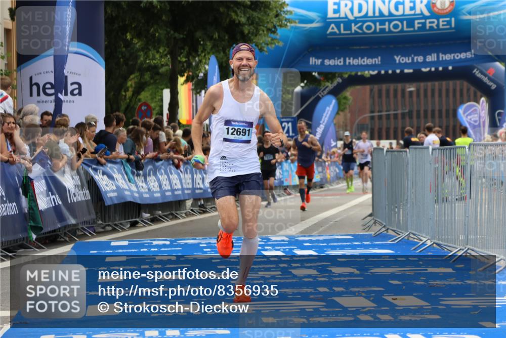 29.06.2025 - hella hamburg halbmarathon Strokosch-Dieckow http://msf.ph/oto/8356935 29.06.2025 10:30:17 Ziel 8323, 10173, 12691 meine-sportfotos.de
