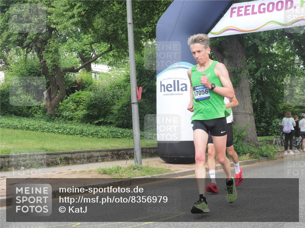 29.06.2025 - hella hamburg halbmarathon KatJ http://msf.ph/oto/8356979 29.06.2025 10:22:03 Zwischen KM18-KM19  meine-sportfotos.de