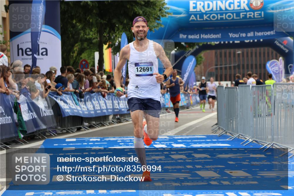 29.06.2025 - hella hamburg halbmarathon Strokosch-Dieckow http://msf.ph/oto/8356994 29.06.2025 10:30:17 Ziel 8323, 10173, 12691 meine-sportfotos.de