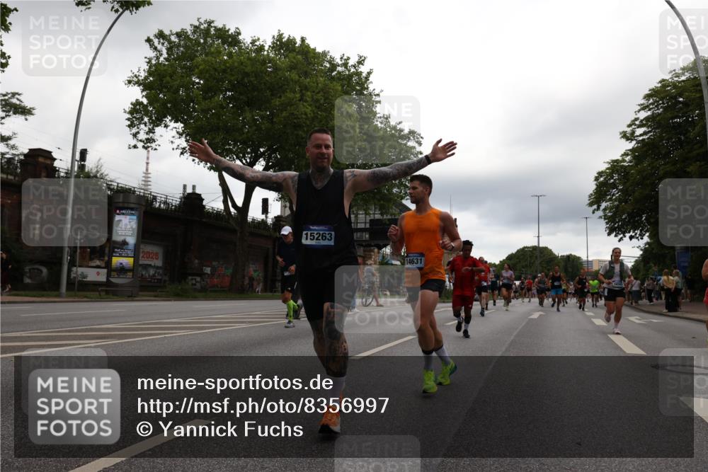29.06.2025 - hella hamburg halbmarathon Yannick Fuchs http://msf.ph/oto/8356997 29.06.2025 10:53:04 20KM 1285, 1642, 1946, 1951, 2006, 2027, 2348, 2584, 2677, 2855, 2957, 2978, 3181, 3983, 4088, 4592, 5084, 5347, 5633, 6202, 6208, 6636, 6997, 7031, 7223, 7476, 8290, 8929, 9655, 10036, 10759, 10943, 11938, 12633, 13407, 13583, 14375, 14631, 14902, 14914, 15232, 15240, 15263, 15284, 15824, 16160, 16341, 16563, 16910, 17017, 17346, 17503, 17630, 18112, 18153, 18232, 18266, 18327, 18730, 18954, 19015, 19160 meine-sportfotos.de