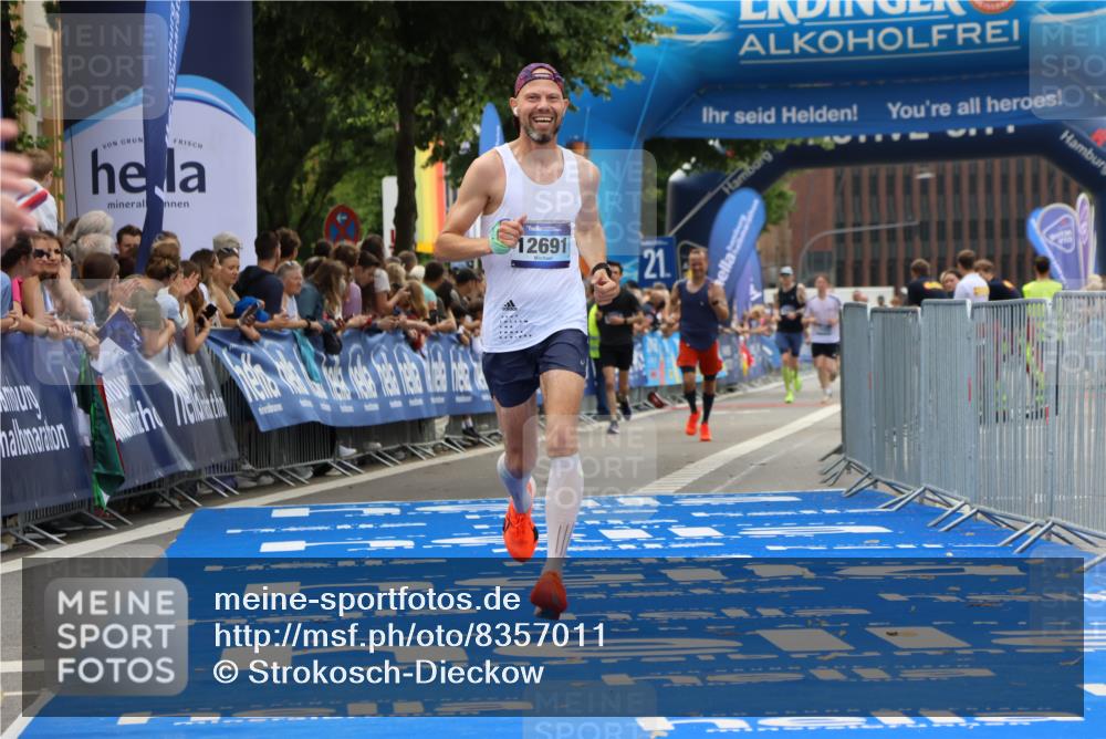 29.06.2025 - hella hamburg halbmarathon Strokosch-Dieckow http://msf.ph/oto/8357011 29.06.2025 10:30:17 Ziel 8323, 10173, 12691 meine-sportfotos.de