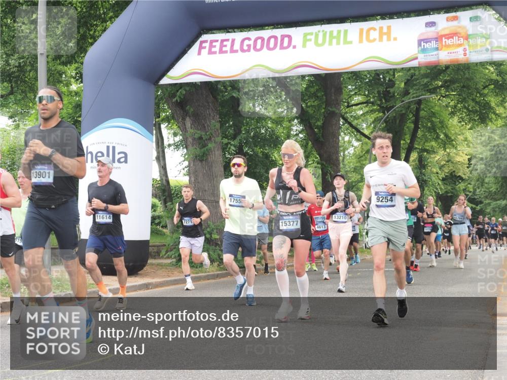 29.06.2025 - hella hamburg halbmarathon KatJ http://msf.ph/oto/8357015 29.06.2025 10:52:02 Zwischen KM18-KM19 1526, 4146, 4613, 7271, 7935 meine-sportfotos.de