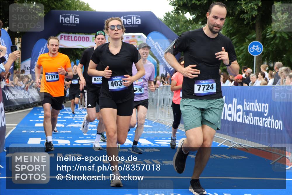 29.06.2025 - hella hamburg halbmarathon Strokosch-Dieckow http://msf.ph/oto/8357018 29.06.2025 10:51:58 Ziel 2818, 2823, 2880, 4033, 4297, 5102, 5336, 6390, 7130, 7409, 7724, 7732, 8413, 8856, 8977, 10057, 13799, 15356, 15506, 15690, 15829, 16179, 16666, 17815, 17962, 17978, 18869 meine-sportfotos.de