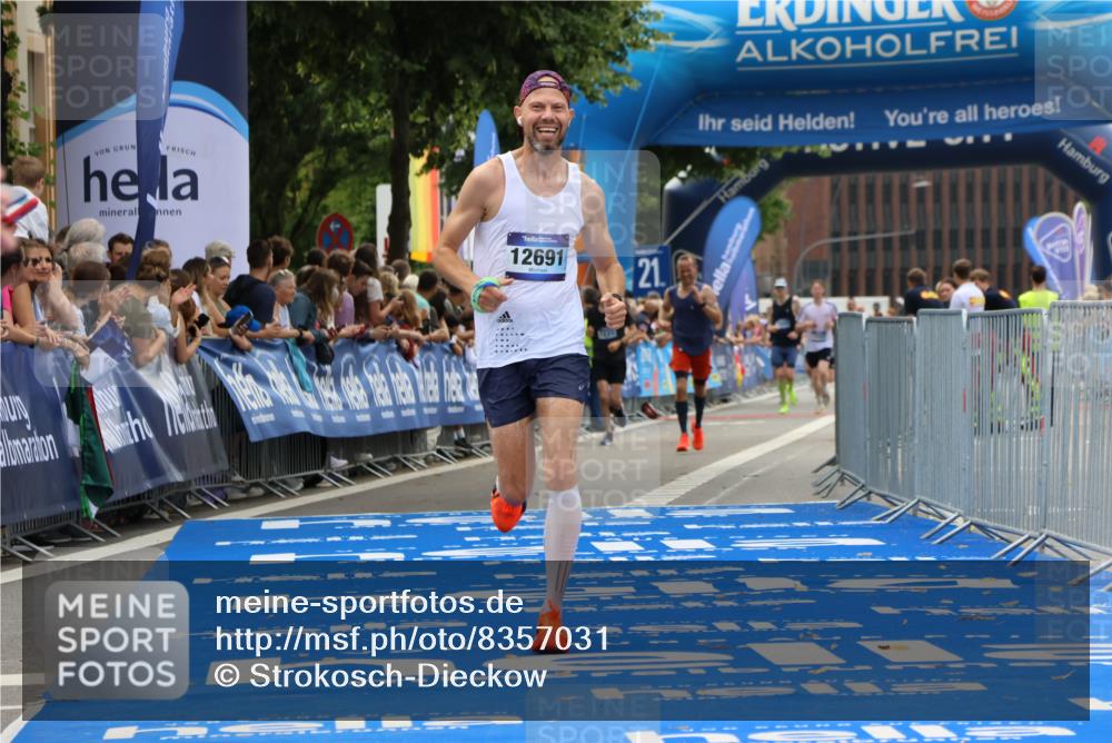 29.06.2025 - hella hamburg halbmarathon Strokosch-Dieckow http://msf.ph/oto/8357031 29.06.2025 10:30:17 Ziel 8323, 10173, 12691 meine-sportfotos.de