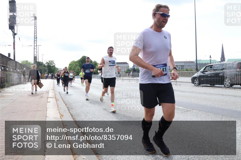 29.06.2025 - hella hamburg halbmarathon Lena Gebhardt http://msf.ph/oto/8357094 29.06.2025 10:13:56 Lombardsbrücke 10443, 17985, 41, 1131, 1194, 1480, 1890, 2055, 2359, 2721, 2904, 2987, 4001, 4032, 4795, 4950, 4962, 5232, 5546, 5631, 5719, 6026, 6287, 6710, 6717, 6724, 7446, 7447, 7462, 7913, 8001, 8057, 8279, 8673, 9128, 9612, 9631, 9886, 10442, 10443, 10977, 11441, 11987, 12313, 12797, 12928, 12929, 12938, 13331, 13788, 13928, 15085, 15482, 15663, 15721, 15722, 15840, 16491, 17439, 17472, 17985, 18041, 18231, 18236, 18239 meine-sportfotos.de