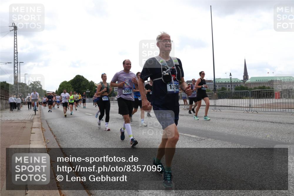 29.06.2025 - hella hamburg halbmarathon Lena Gebhardt http://msf.ph/oto/8357095 29.06.2025 10:39:03 Lombardsbrücke 4257, 3307, 1390, 56, 1232, 1390, 1451, 1760, 1856, 1883, 2092, 2524, 2534, 2571, 2574, 2576, 2660, 2693, 2843, 2893, 2998, 3275, 3307, 3323, 3726, 3727, 3745, 3927, 4028, 4257, 4259, 4260, 4316, 4320, 4410, 4523, 4659, 4882, 4964, 5913, 6062, 6112, 6611, 6695, 6696, 6875, 7148, 7263, 7341, 7506, 7524, 7589, 7815, 7849, 8243, 8367, 8457, 8783, 9393, 9420, 9446, 9708, 9974, 9977, 10001, 10072, 10315, 10516, 10554, 13060 meine-sportfotos.de