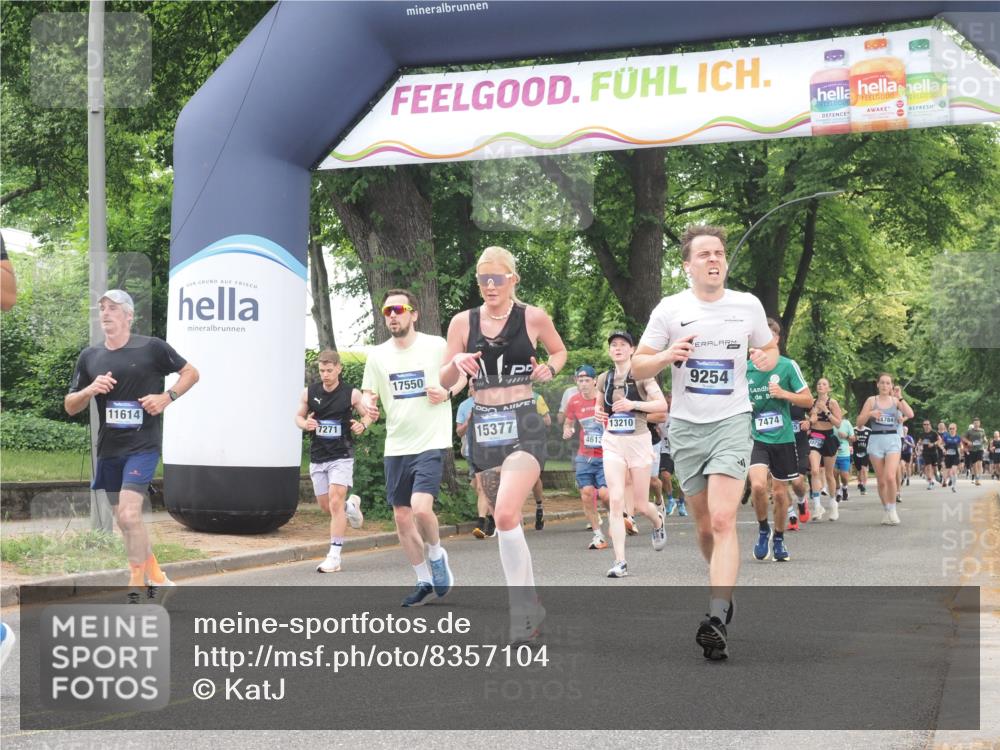 29.06.2025 - hella hamburg halbmarathon KatJ http://msf.ph/oto/8357104 29.06.2025 10:52:03 Zwischen KM18-KM19 4146, 4613, 7271, 7474 meine-sportfotos.de