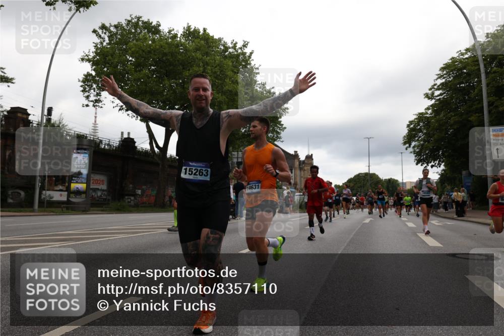 29.06.2025 - hella hamburg halbmarathon Yannick Fuchs http://msf.ph/oto/8357110 29.06.2025 10:53:05 20KM 1285, 1642, 1946, 1951, 2006, 2027, 2348, 2584, 2677, 2855, 2957, 2978, 3181, 3983, 4088, 4592, 5084, 5347, 5633, 6202, 6208, 6636, 6997, 7031, 7223, 7476, 8290, 8929, 9655, 10036, 10759, 10943, 11938, 12633, 13407, 13583, 14375, 14567, 14631, 14902, 14914, 14965, 15232, 15240, 15263, 15284, 15824, 16160, 16341, 16563, 16910, 17017, 17346, 17503, 17630, 18112, 18153, 18232, 18266, 18327, 18954, 19015, 19160 meine-sportfotos.de