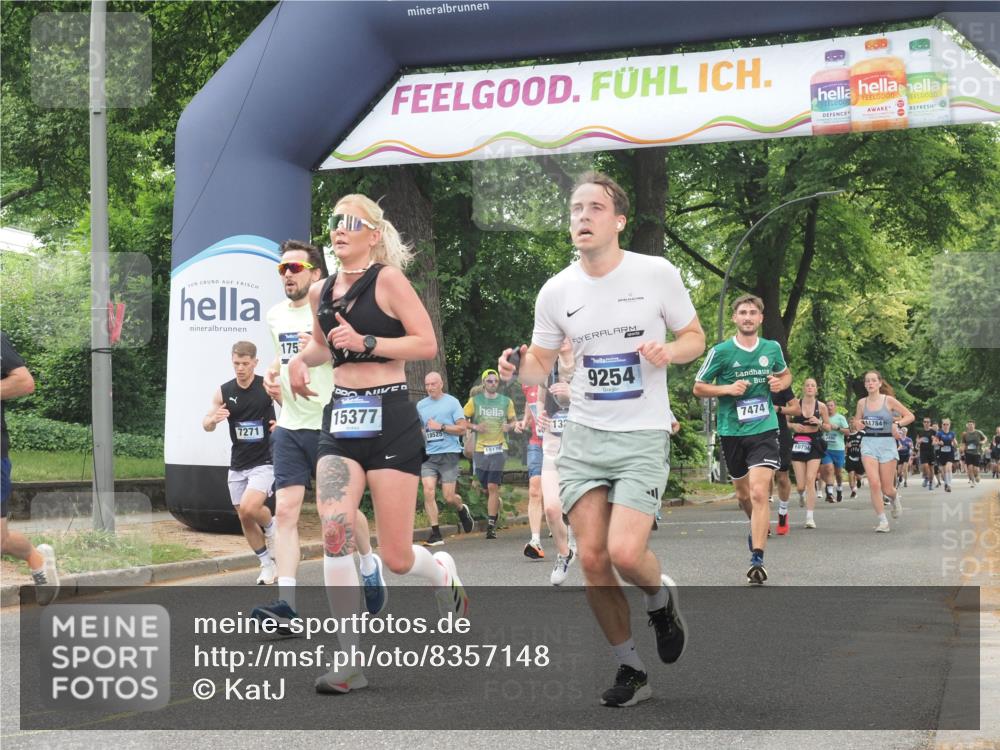29.06.2025 - hella hamburg halbmarathon KatJ http://msf.ph/oto/8357148 29.06.2025 10:52:03 Zwischen KM18-KM19 4146, 4613, 7271, 7474 meine-sportfotos.de