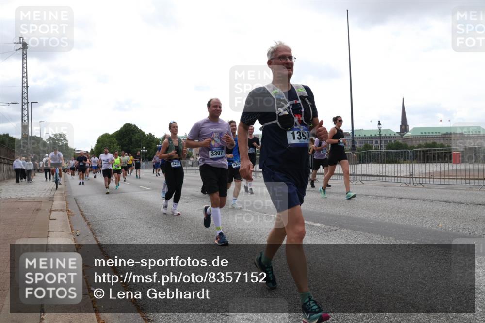 29.06.2025 - hella hamburg halbmarathon Lena Gebhardt http://msf.ph/oto/8357152 29.06.2025 10:39:03 Lombardsbrücke 4257, 3307, 432, 2534, 1390, 56, 1232, 1390, 1451, 1760, 1856, 1883, 2092, 2524, 2534, 2571, 2574, 2576, 2660, 2693, 2843, 2893, 2998, 3275, 3307, 3323, 3726, 3727, 3745, 3927, 4028, 4257, 4259, 4260, 4316, 4320, 4410, 4523, 4659, 4882, 4964, 5913, 6062, 6112, 6611, 6695, 6696, 6875, 7148, 7263, 7341, 7506, 7524, 7589, 7815, 7849, 8243, 8367, 8457, 8783, 9393, 9420, 9446, 9708, 9974, 9977, 10001, 10072, 10315, 10516, 10554, 13060 meine-sportfotos.de
