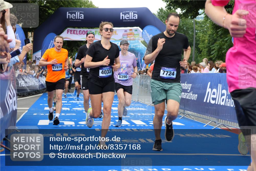 29.06.2025 - hella hamburg halbmarathon Strokosch-Dieckow http://msf.ph/oto/8357168 29.06.2025 10:51:58 Ziel 2818, 2823, 2880, 4033, 4297, 5102, 5336, 6390, 7130, 7409, 7724, 7732, 8413, 8856, 8977, 10057, 13799, 15356, 15506, 15690, 15829, 16179, 16666, 17815, 17962, 17978, 18869 meine-sportfotos.de