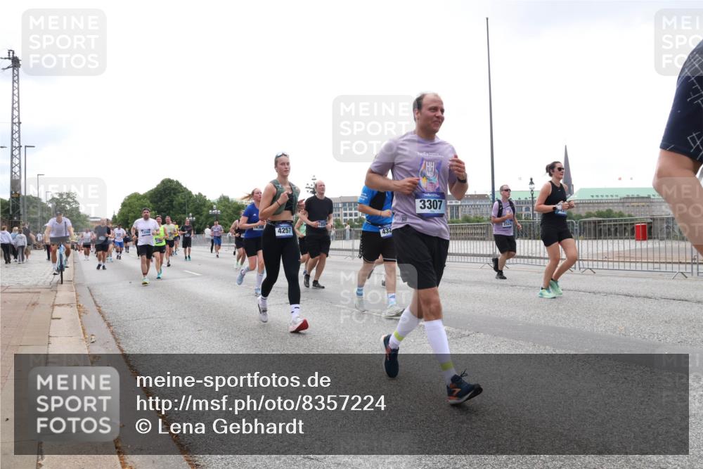 29.06.2025 - hella hamburg halbmarathon Lena Gebhardt http://msf.ph/oto/8357224 29.06.2025 10:39:03 Lombardsbrücke 1638, 4257, 432, 3307, 2524, 56, 1232, 1390, 1451, 1760, 1856, 1883, 2092, 2524, 2534, 2571, 2574, 2576, 2660, 2693, 2843, 2893, 2998, 3275, 3307, 3323, 3726, 3727, 3745, 3927, 4028, 4257, 4259, 4260, 4316, 4320, 4410, 4523, 4659, 4882, 4964, 5913, 6062, 6112, 6611, 6695, 6696, 6875, 7148, 7263, 7341, 7506, 7524, 7589, 7815, 7849, 8243, 8367, 8457, 8783, 9393, 9420, 9446, 9708, 9974, 9977, 10001, 10072, 10315, 10516, 10554, 13060 meine-sportfotos.de