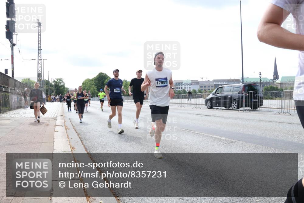 29.06.2025 - hella hamburg halbmarathon Lena Gebhardt http://msf.ph/oto/8357231 29.06.2025 10:13:56 Lombardsbrücke 10443, 17985, 1131, 1194, 1480, 1890, 2055, 2359, 2721, 2904, 2987, 4001, 4032, 4795, 4950, 4962, 5232, 5546, 5631, 5719, 6026, 6287, 6710, 6717, 6724, 7446, 7447, 7462, 7913, 8001, 8057, 8279, 8673, 9128, 9612, 9631, 9886, 10442, 10443, 10977, 11441, 11987, 12313, 12797, 12928, 12929, 12938, 13331, 13788, 13928, 15085, 15482, 15663, 15721, 15722, 15840, 16491, 17439, 17472, 17985, 18041, 18231, 18236, 18239 meine-sportfotos.de