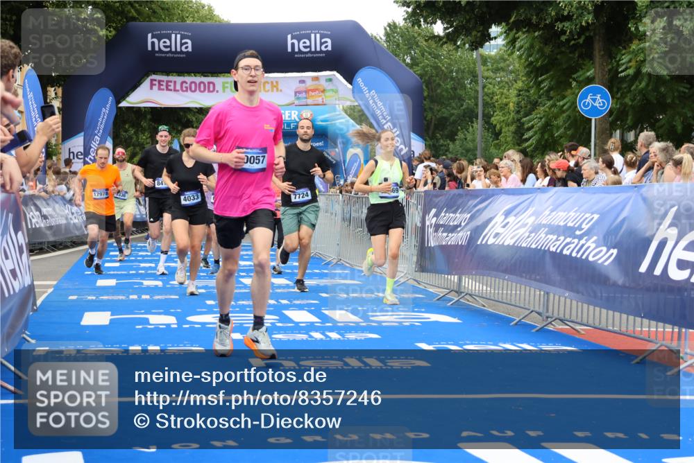 29.06.2025 - hella hamburg halbmarathon Strokosch-Dieckow http://msf.ph/oto/8357246 29.06.2025 10:51:56 Ziel 2818, 2823, 2880, 4033, 4297, 5102, 5336, 6390, 7130, 7409, 7724, 8413, 8856, 8977, 9793, 9959, 10057, 13799, 15356, 15506, 15690, 16179, 17815, 17962, 17978, 18869, 19137 meine-sportfotos.de