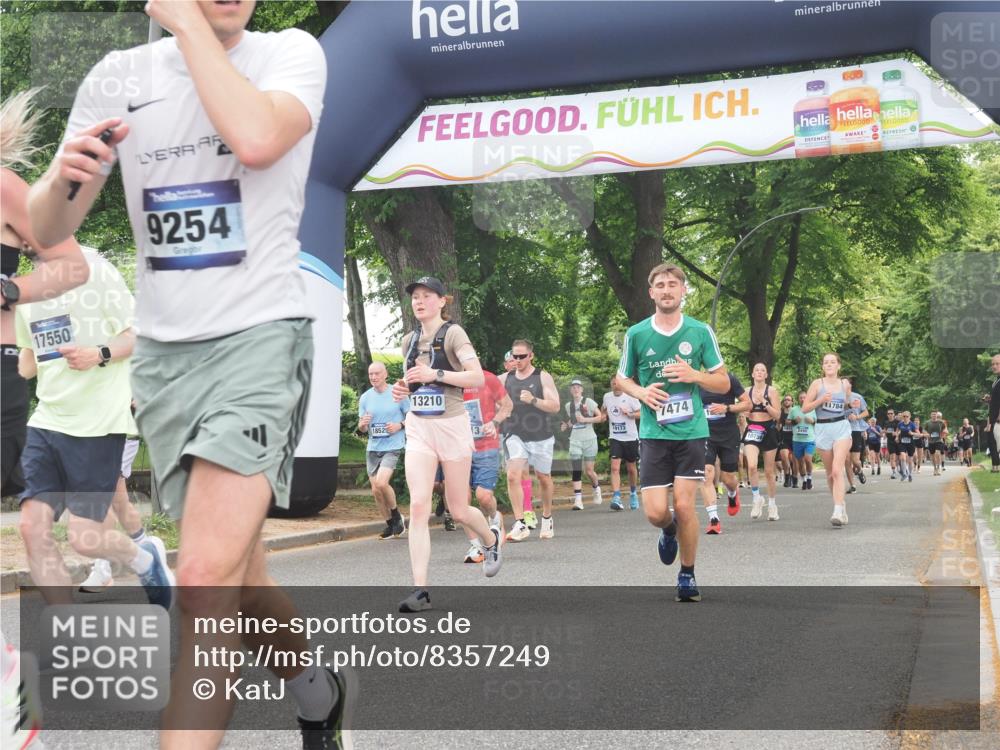 29.06.2025 - hella hamburg halbmarathon KatJ http://msf.ph/oto/8357249 29.06.2025 10:52:04 Zwischen KM18-KM19 1885, 4613, 7271, 7474 meine-sportfotos.de