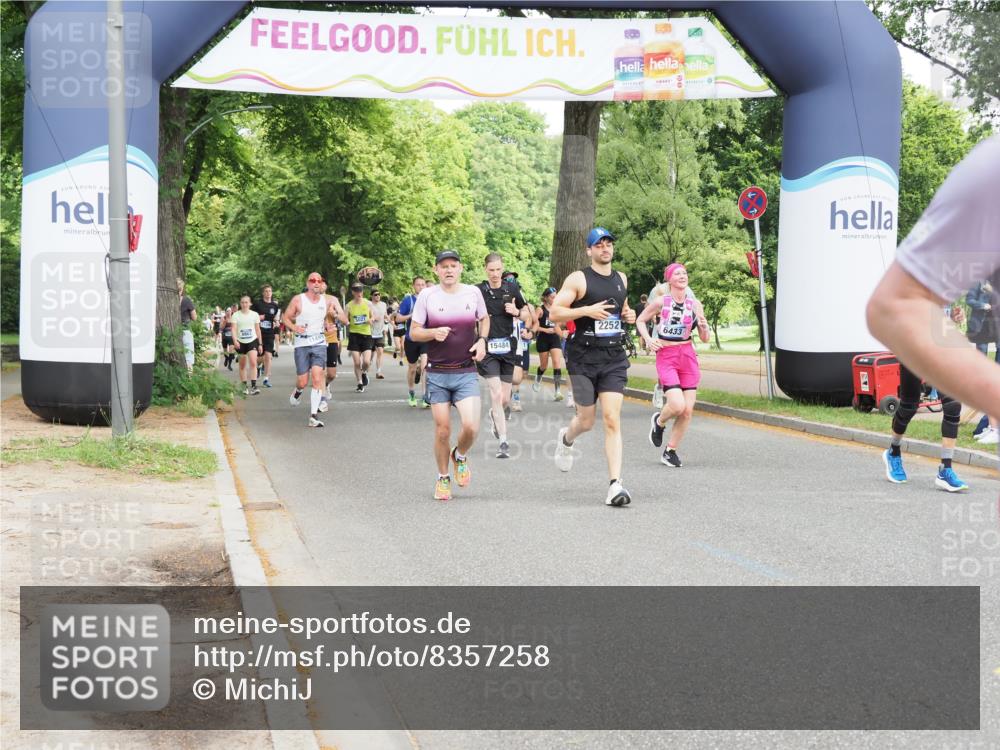 29.06.2025 - hella hamburg halbmarathon MichiJ http://msf.ph/oto/8357258 29.06.2025 10:42:07 Zwischen KM18-KM19 1193, 1506, 2252, 3652, 4231, 6355, 6433, 7221, 10368, 10376, 11499, 12483, 15484, 15854, 16879, 18181 meine-sportfotos.de