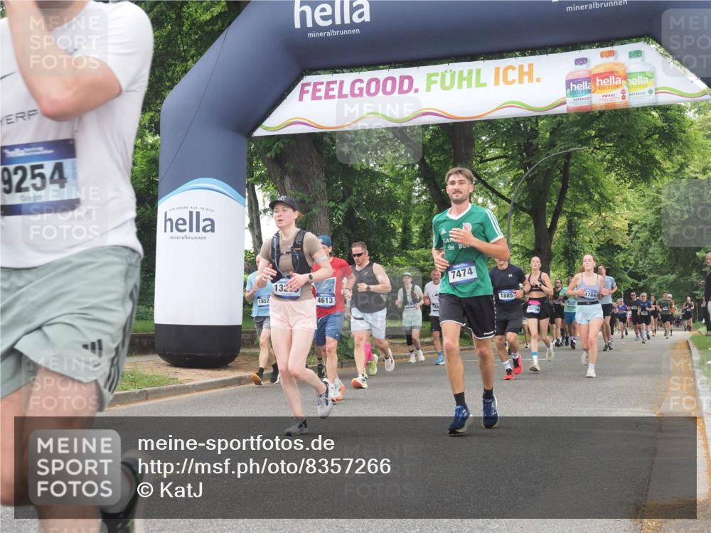 29.06.2025 - hella hamburg halbmarathon KatJ http://msf.ph/oto/8357266 29.06.2025 10:52:04 Zwischen KM18-KM19 1885, 4613, 7271, 7474 meine-sportfotos.de