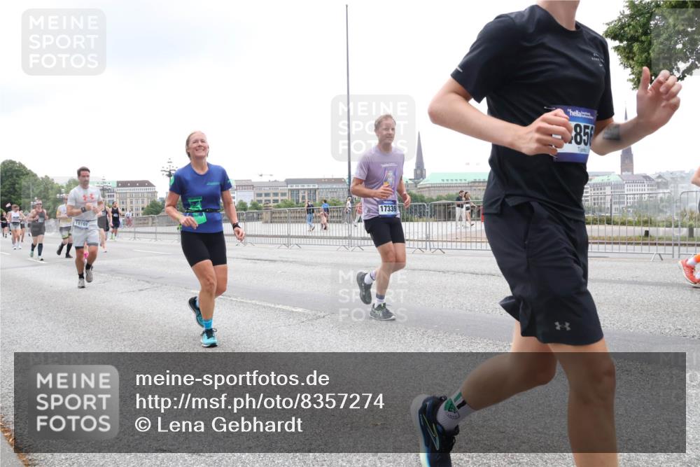 29.06.2025 - hella hamburg halbmarathon Lena Gebhardt http://msf.ph/oto/8357274 29.06.2025 10:48:07 Lombardsbrücke 19101, 17339, 85, 1045, 1157, 1174, 1175, 1246, 1392, 1618, 1639, 1645, 1701, 1926, 2037, 2163, 2195, 2197, 2418, 2475, 2491, 2545, 2650, 2704, 2756, 2790, 2909, 2958, 3049, 3320, 3468, 3504, 3679, 3933, 4327, 4588, 4856, 5585, 5781, 5886, 5952, 6143, 7240, 7393, 7394, 7427, 7532, 7916, 7970, 8077, 8310, 8521, 8774, 8948, 9356, 9687, 9696, 9697, 9775, 9921, 10145, 10658, 10777, 10794, 10991, 11548, 11742, 11781, 11802, 11909, 12431 meine-sportfotos.de