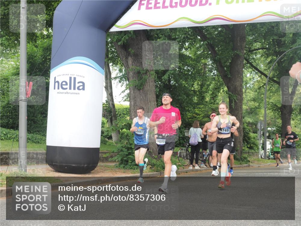 29.06.2025 - hella hamburg halbmarathon KatJ http://msf.ph/oto/8357306 29.06.2025 10:22:07 Zwischen KM18-KM19 4749 meine-sportfotos.de
