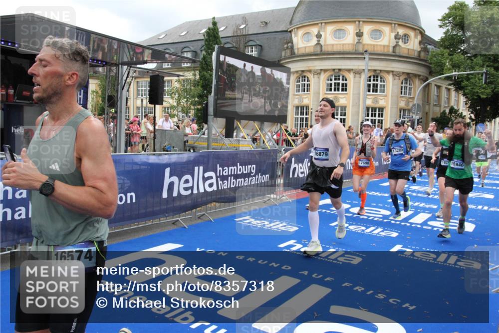 29.06.2025 - hella hamburg halbmarathon Michael Strokosch http://msf.ph/oto/8357318 29.06.2025 10:54:25 Ziel 1267, 1442, 3426, 4635, 6511, 6512, 8223, 8772, 11009, 11430, 12321, 12362, 13289, 13803, 15946, 16327, 16574, 16750, 16879, 17087, 17698, 18268, 19067 meine-sportfotos.de