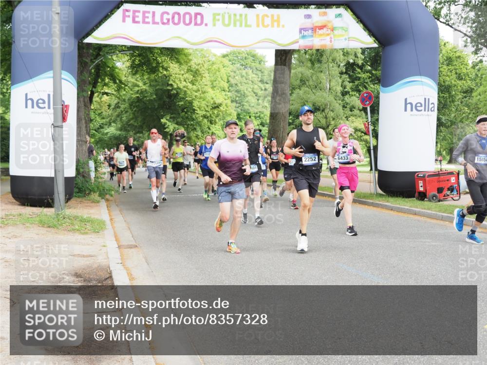 29.06.2025 - hella hamburg halbmarathon MichiJ http://msf.ph/oto/8357328 29.06.2025 10:42:07 Zwischen KM18-KM19 1193, 1506, 2252, 3652, 4231, 6355, 6433, 7221, 10368, 10376, 11499, 12483, 15484, 15854, 16879, 18181 meine-sportfotos.de
