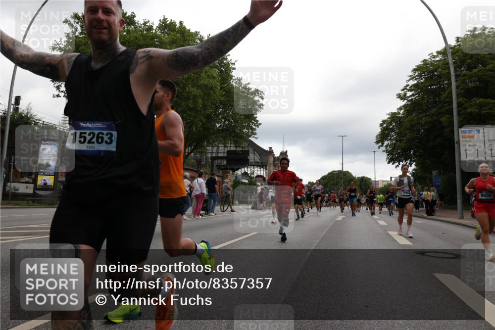 29.06.2025 - hella hamburg halbmarathon Yannick Fuchs http://msf.ph/oto/8357357 29.06.2025 10:53:05 20KM 1285, 1642, 1946, 1951, 2006, 2027, 2348, 2584, 2677, 2855, 2957, 2978, 3181, 3983, 4088, 4592, 5084, 5347, 5633, 6202, 6208, 6636, 6997, 7031, 7223, 7476, 8290, 8929, 9655, 10036, 10759, 10943, 11938, 12633, 13407, 13583, 14375, 14567, 14631, 14902, 14914, 14965, 15232, 15240, 15263, 15284, 15824, 16160, 16341, 16563, 16910, 17017, 17346, 17503, 17630, 18112, 18153, 18232, 18266, 18327, 18954, 19015, 19160 meine-sportfotos.de