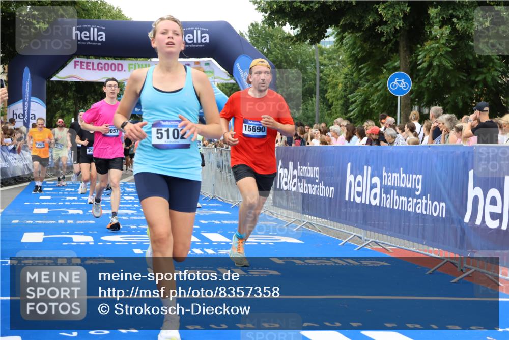 29.06.2025 - hella hamburg halbmarathon Strokosch-Dieckow http://msf.ph/oto/8357358 29.06.2025 10:51:54 Ziel 2818, 2823, 2880, 4033, 4297, 5102, 5336, 6390, 7130, 7409, 7724, 8413, 8856, 8977, 9793, 9959, 10057, 13799, 15356, 15427, 15690, 16907, 17815, 17962, 17978, 18869, 19137 meine-sportfotos.de