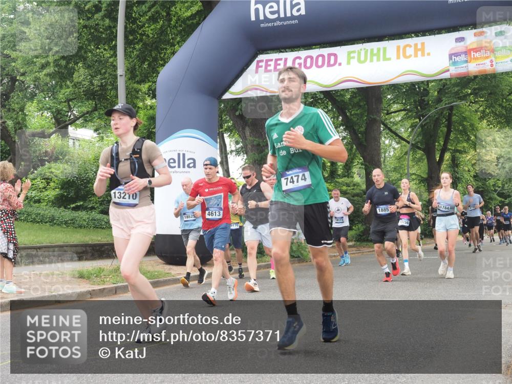 29.06.2025 - hella hamburg halbmarathon KatJ http://msf.ph/oto/8357371 29.06.2025 10:52:05 Zwischen KM18-KM19 1885, 4613, 7271, 7474 meine-sportfotos.de