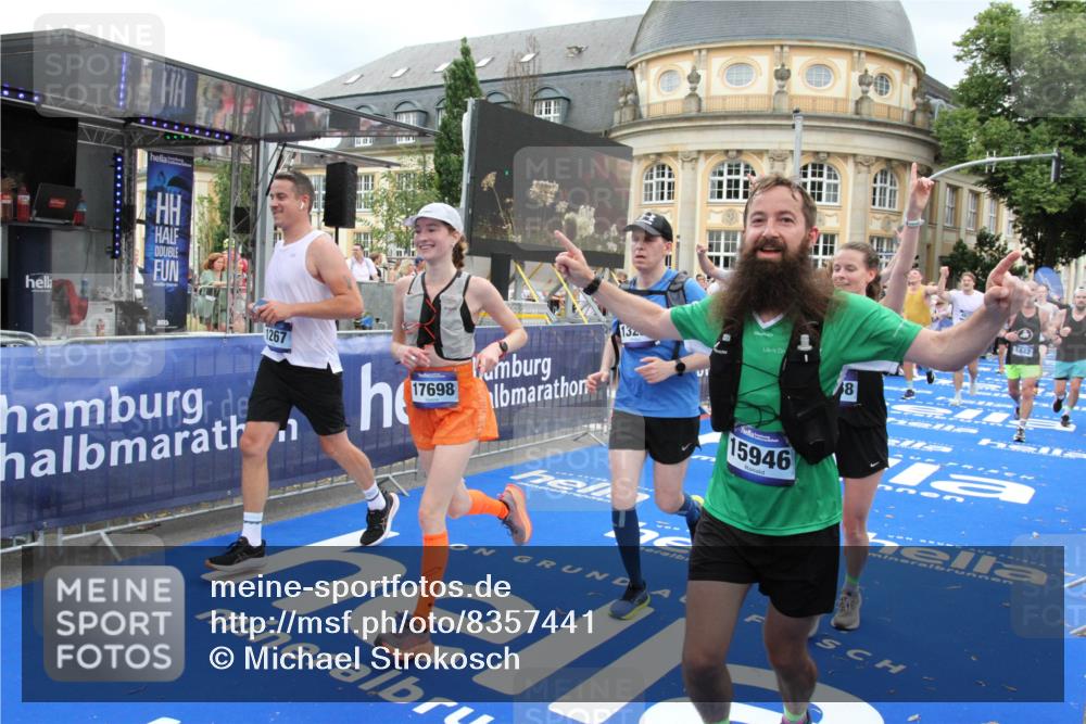 29.06.2025 - hella hamburg halbmarathon Michael Strokosch http://msf.ph/oto/8357441 29.06.2025 10:54:27 Ziel 1267, 1442, 3426, 4635, 4868, 6511, 6512, 7129, 8772, 11009, 12321, 12362, 13289, 15946, 16327, 16574, 16750, 16879, 17698, 18268, 19067 meine-sportfotos.de