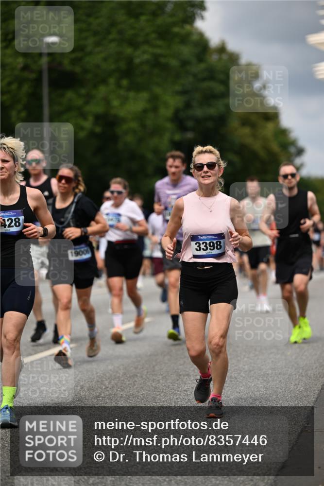 29.06.2025 - hella hamburg halbmarathon Dr. Thomas Lammeyer http://msf.ph/oto/8357446 29.06.2025 10:41:12 Kennedybrücke 56, 1022, 1118, 1253, 1488, 1490, 1597, 1948, 1952, 2072, 2552, 2811, 3165, 3230, 3398, 3428, 3714, 3873, 3895, 5560, 5786, 5789, 6359, 6804, 7202, 7235, 7707, 7773, 7823, 8257, 8258, 8315, 8936, 8937, 9918, 10024, 10112, 10123, 10862, 10931 meine-sportfotos.de