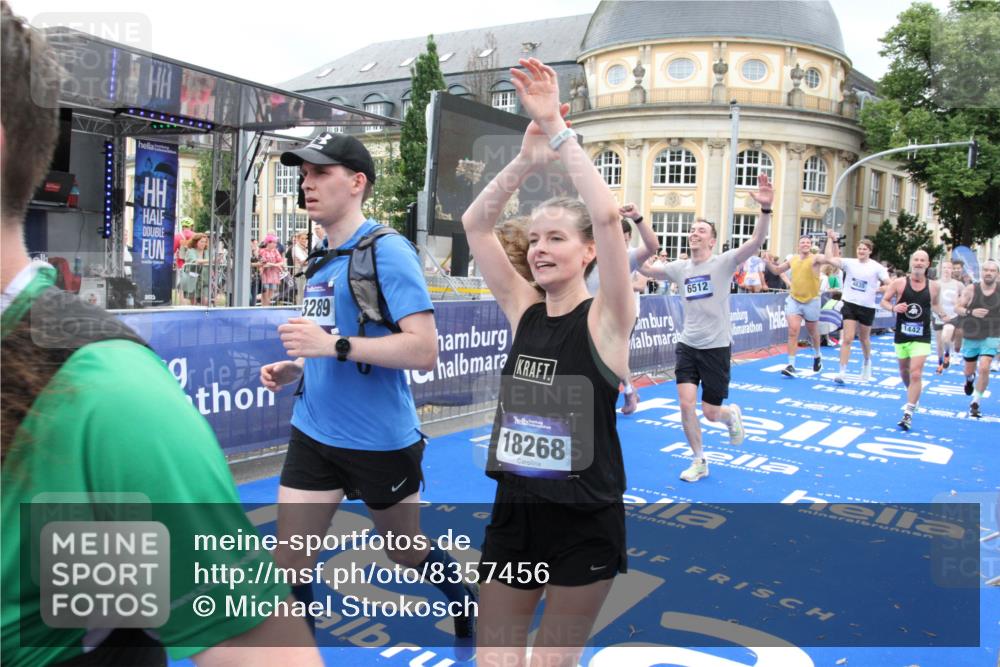 29.06.2025 - hella hamburg halbmarathon Michael Strokosch http://msf.ph/oto/8357456 29.06.2025 10:54:27 Ziel 1267, 1442, 3426, 4635, 4868, 6511, 6512, 7129, 8772, 11009, 12321, 12362, 13289, 15946, 16327, 16574, 16750, 16879, 17698, 18268, 19067 meine-sportfotos.de