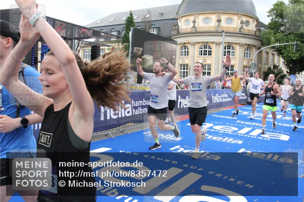 29.06.2025 - hella hamburg halbmarathon Michael Strokosch http://msf.ph/oto/8357472 29.06.2025 10:54:28 Ziel 1267, 1442, 3426, 4635, 4868, 6511, 6512, 7129, 8772, 11009, 11797, 11799, 12321, 12362, 13289, 15946, 16327, 16879, 17698, 18268, 19067 meine-sportfotos.de