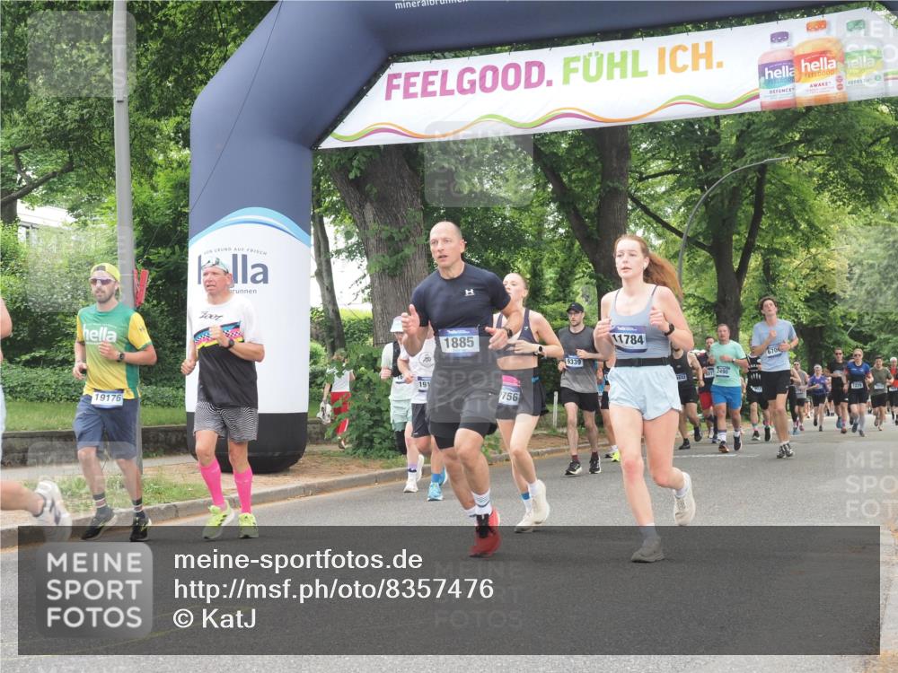 29.06.2025 - hella hamburg halbmarathon KatJ http://msf.ph/oto/8357476 29.06.2025 10:52:06 Zwischen KM18-KM19 1885, 4613, 7271, 7474 meine-sportfotos.de