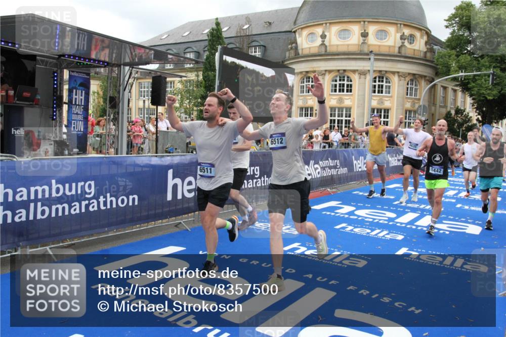 29.06.2025 - hella hamburg halbmarathon Michael Strokosch http://msf.ph/oto/8357500 29.06.2025 10:54:28 Ziel 1267, 1442, 3426, 4635, 4868, 6511, 6512, 7129, 8772, 11009, 11797, 11799, 12321, 12362, 13289, 15946, 16327, 16879, 17698, 18268, 19067 meine-sportfotos.de