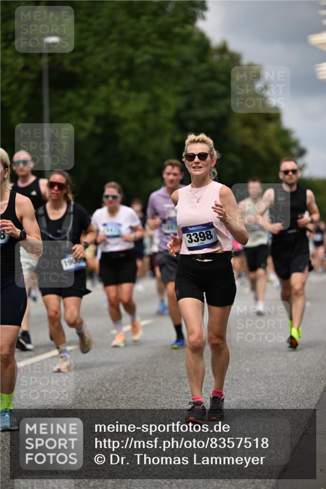 29.06.2025 - hella hamburg halbmarathon Dr. Thomas Lammeyer http://msf.ph/oto/8357518 29.06.2025 10:41:12 Kennedybrücke 56, 1022, 1118, 1253, 1488, 1490, 1597, 1948, 1952, 2072, 2552, 2811, 3165, 3230, 3398, 3428, 3714, 3873, 3895, 5560, 5786, 5789, 6359, 6804, 7202, 7235, 7707, 7773, 7823, 8257, 8258, 8315, 8936, 8937, 9918, 10024, 10112, 10123, 10862, 10931 meine-sportfotos.de